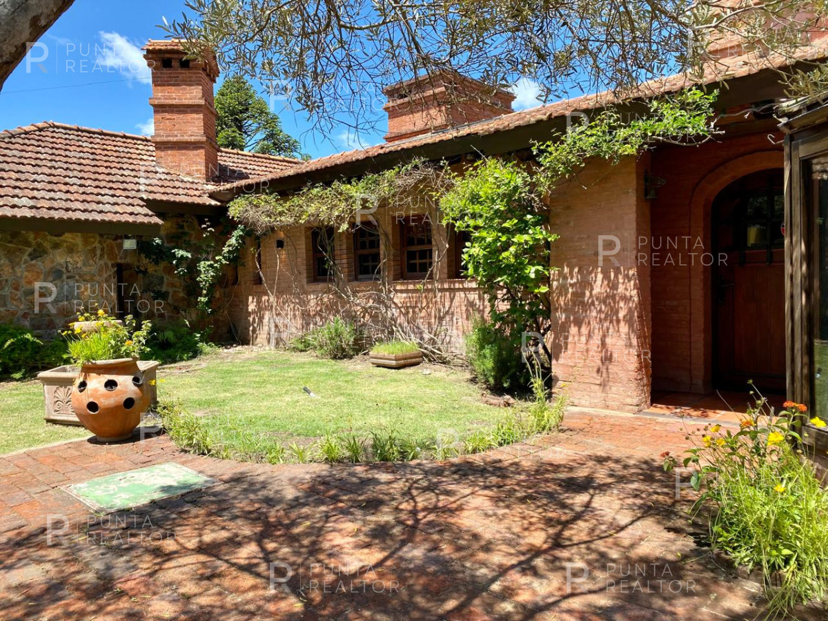 Casa ID.2361 - Casa Alquiler 4 dormitorios, Pileta, Montoya, La Barra, Uruguay