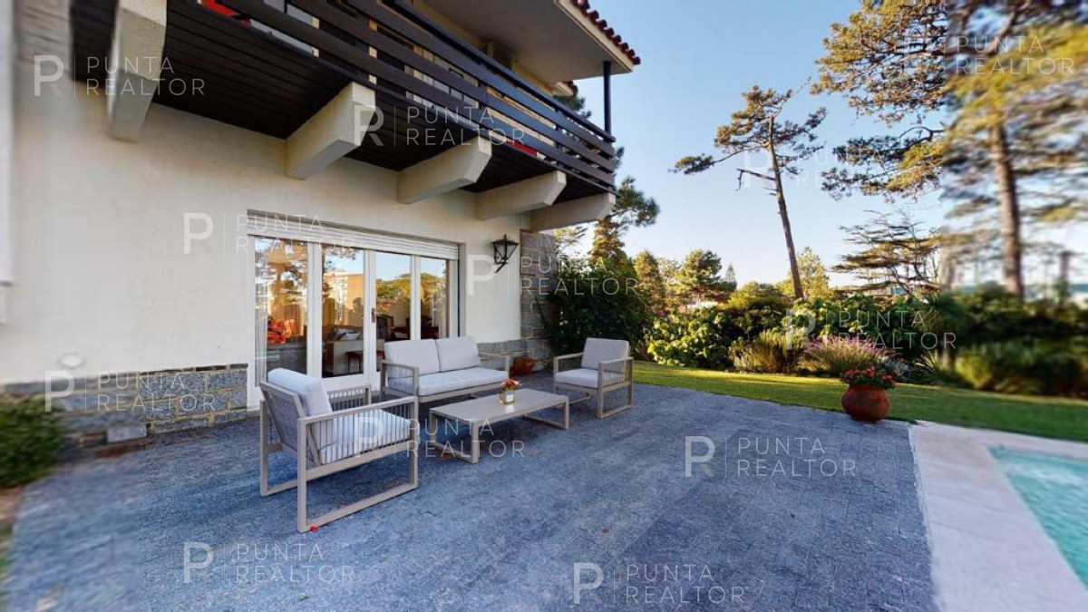 Casa ID.1368 - Excelente casa en alquiler Playa Mansa con pileta, Punta del Este, Uruguay