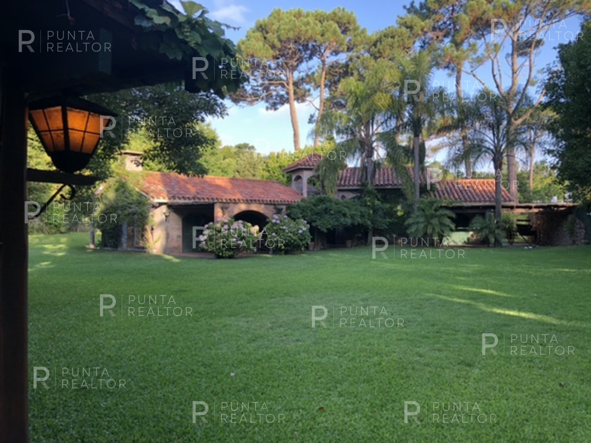 Casa ID.364 - Casa en alquiler anual en Playa Mansa excelente ubicación, super amplia