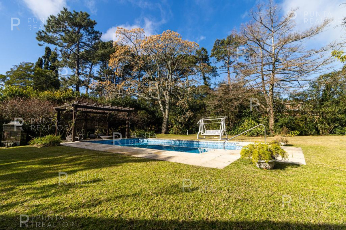 Casa ID.1199 - Excelente casa en alquiler anual 5 dormitorios y pileta climatizada, Punta del Este, Uruguay