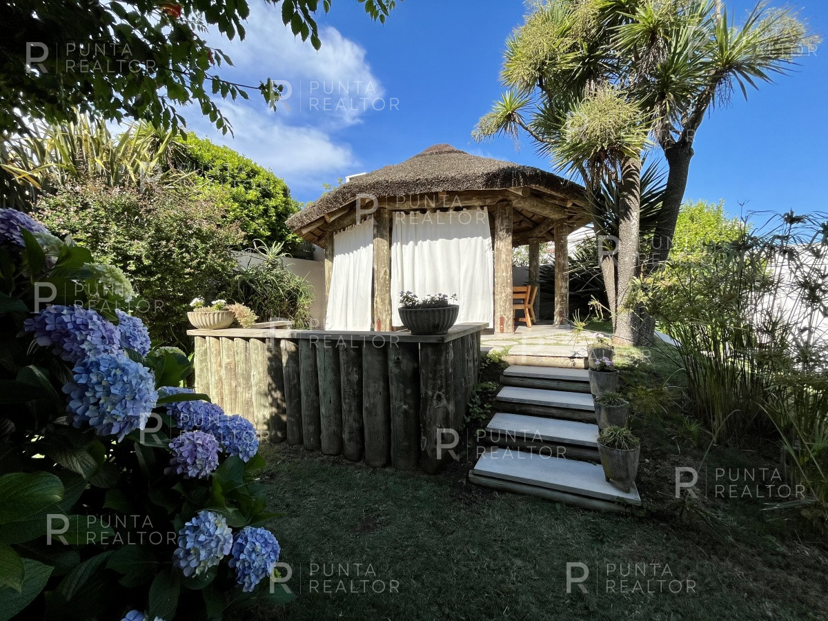 Casa ID.259 - Casa alquiler,  4 dormitorios Pileta, La Barra, Uruguay