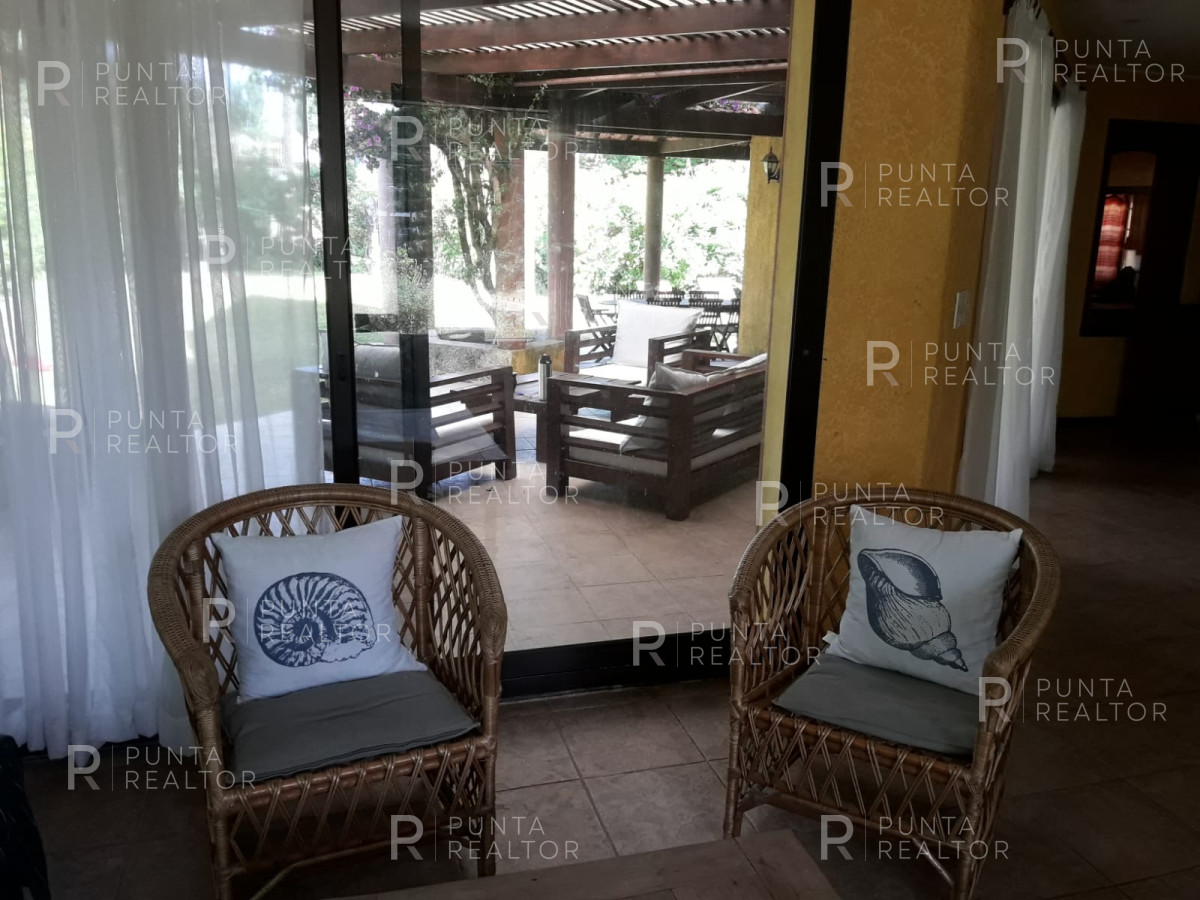 Casa ID.663 - Pinares, parque, piscina, juegos, 4 dormitorios y servicio con 2 master suites.
