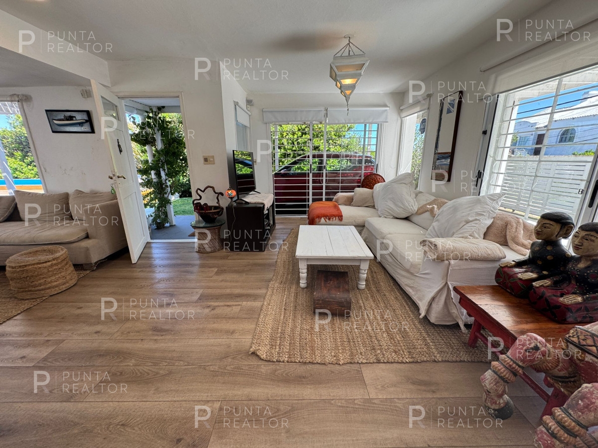 Casa ID.1367 - Casa alquiler, 4 dormitorios, pileta, La Barra, Uruguay,