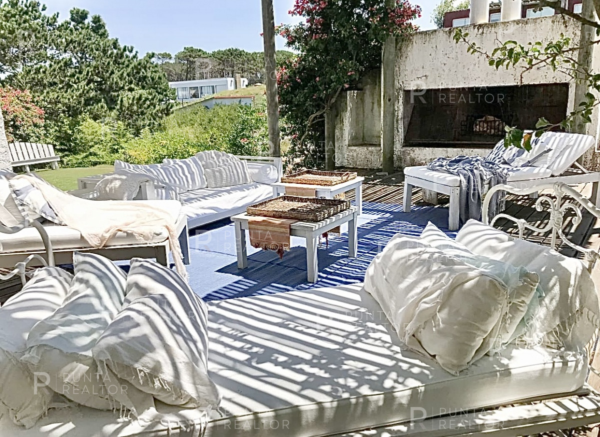 Casa ID.299 - Montoya, frente al mar, 4 suites, dependencia, living, cocina, lavadero, deck, parrillero, alarma, piscina.