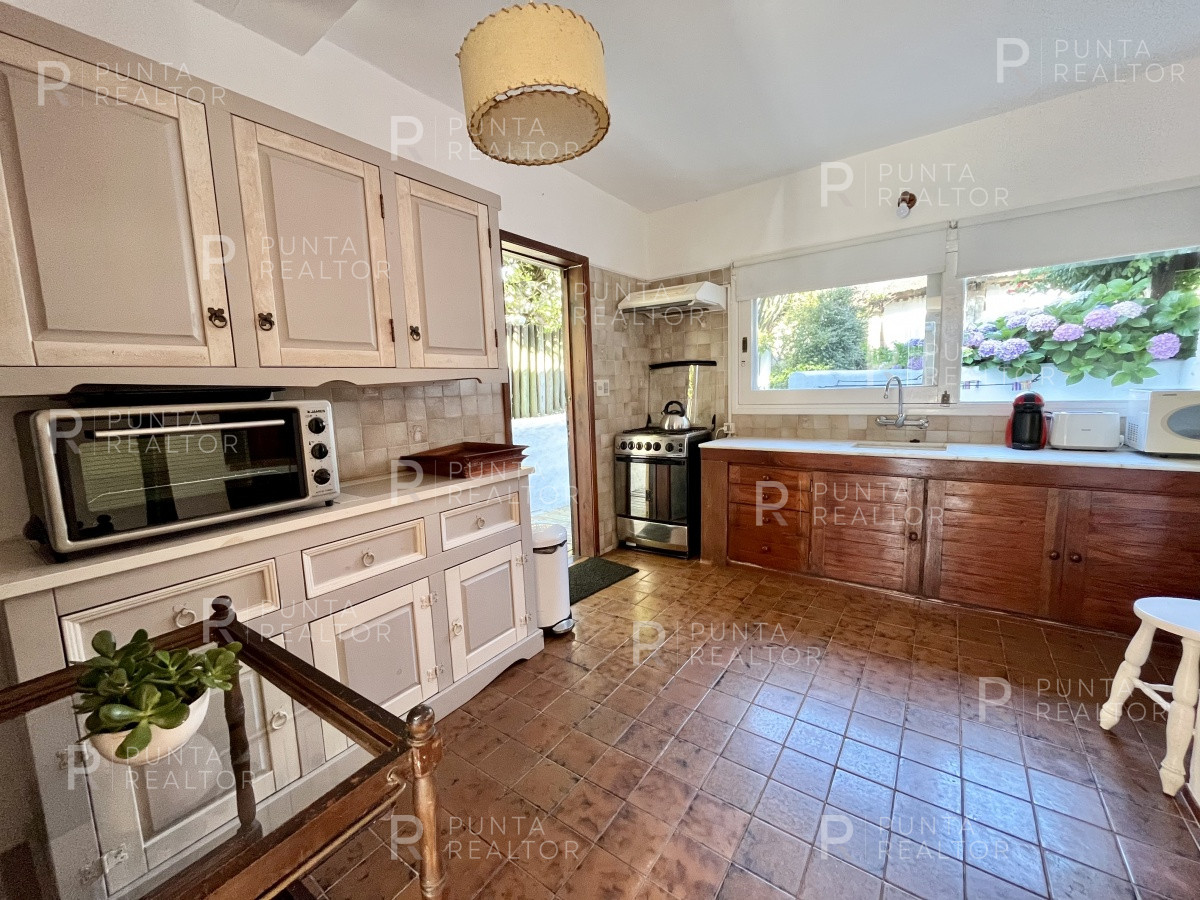 Casa ID.259 - Casa alquiler,  4 dormitorios Pileta, La Barra, Uruguay