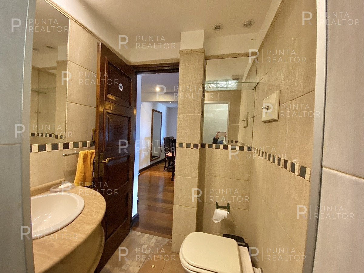 Casa ID.828 - Casa en alquiler 3 dormitorios, 2 suites, servicio, barbacoa, jardines, Montevideo Uruguay