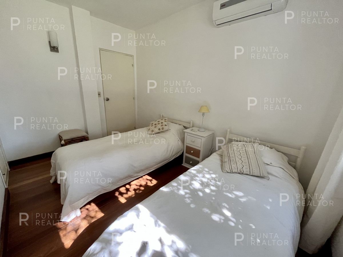 Casa ID.259 - Casa alquiler,  4 dormitorios Pileta, La Barra, Uruguay