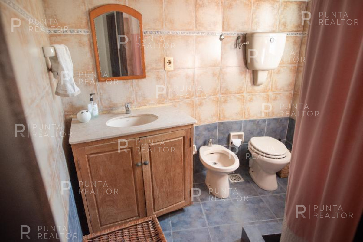 Casa ID.119 -  La Barra, a 3 de la Ruta, 4 dormitorios, 2 baños barbacoa, Uruguay