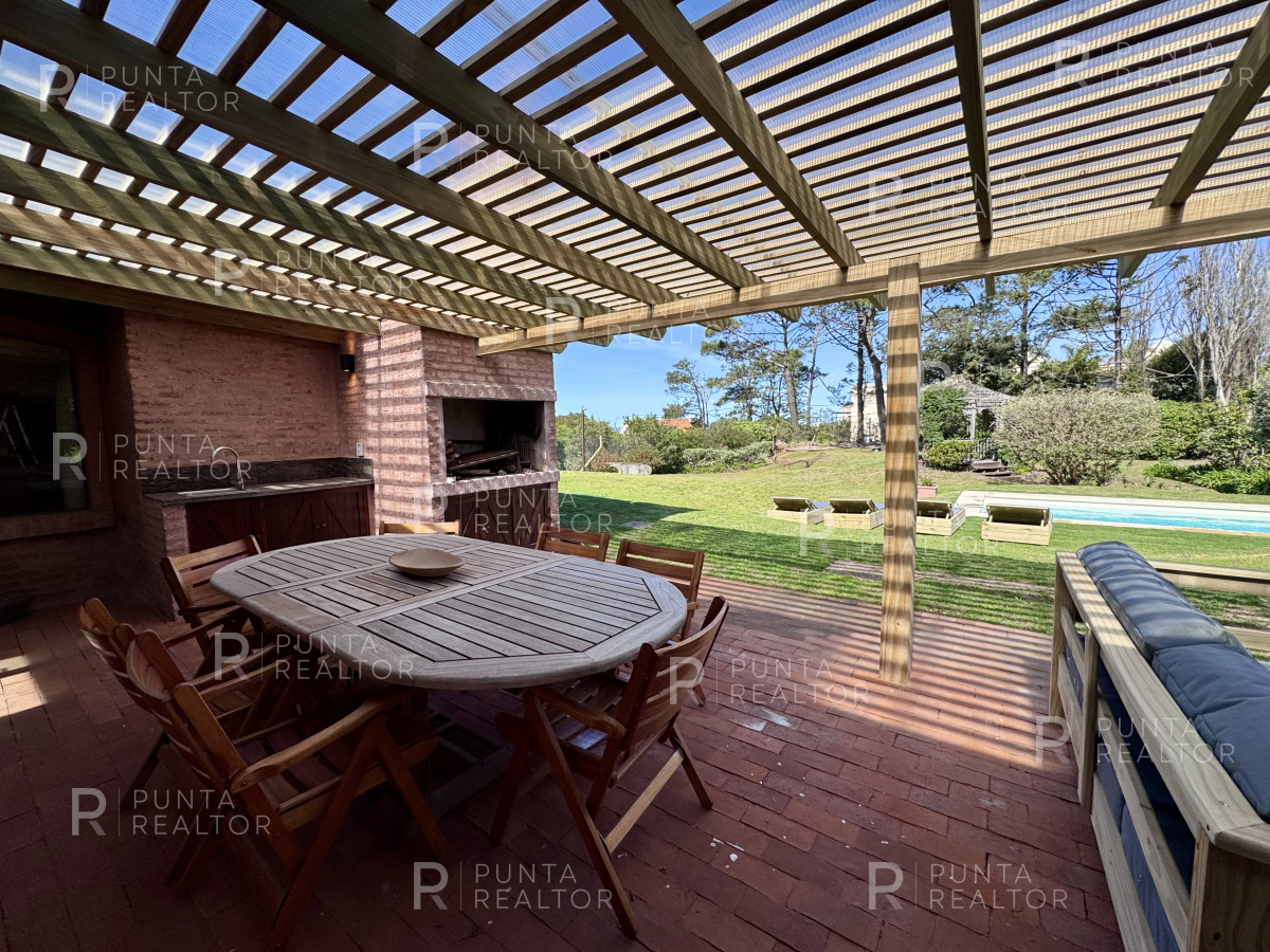 Casa ID.2361 - Casa Alquiler 4 dormitorios, Pileta, Montoya, La Barra, Uruguay