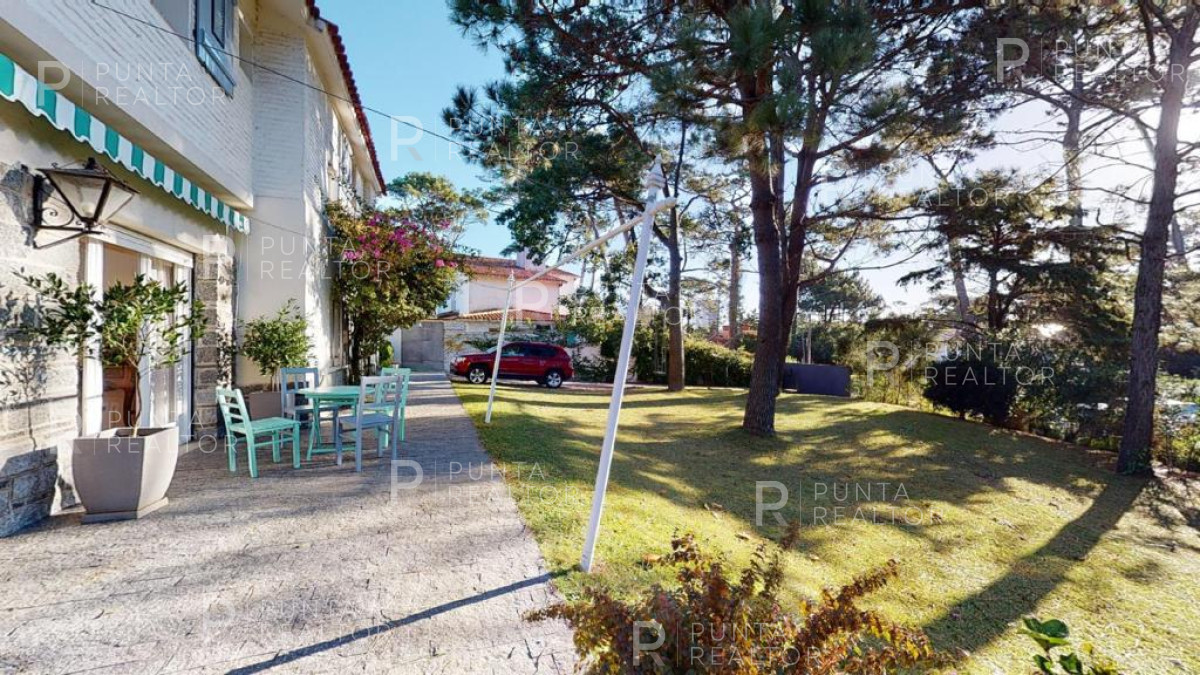 Casa ID.1368 - Excelente casa en alquiler Playa Mansa con pileta, Punta del Este, Uruguay