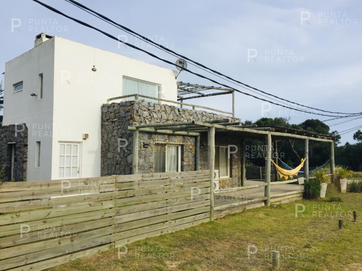 Casa ID.204 - Casa de 3 dormitorios en alquiler en La Juanita, José Ignacio, Uruguay