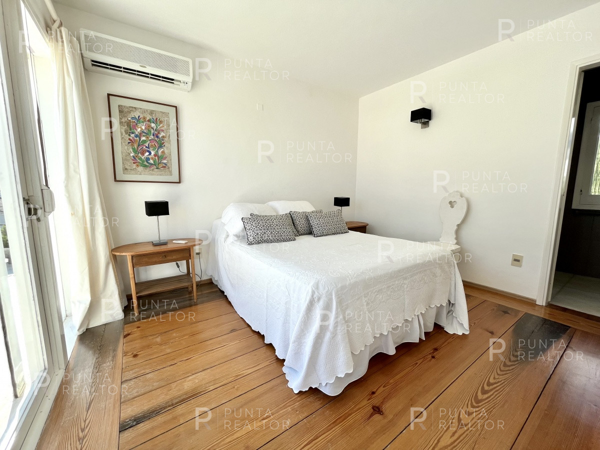 Casa ID.259 - Casa alquiler,  4 dormitorios Pileta, La Barra, Uruguay