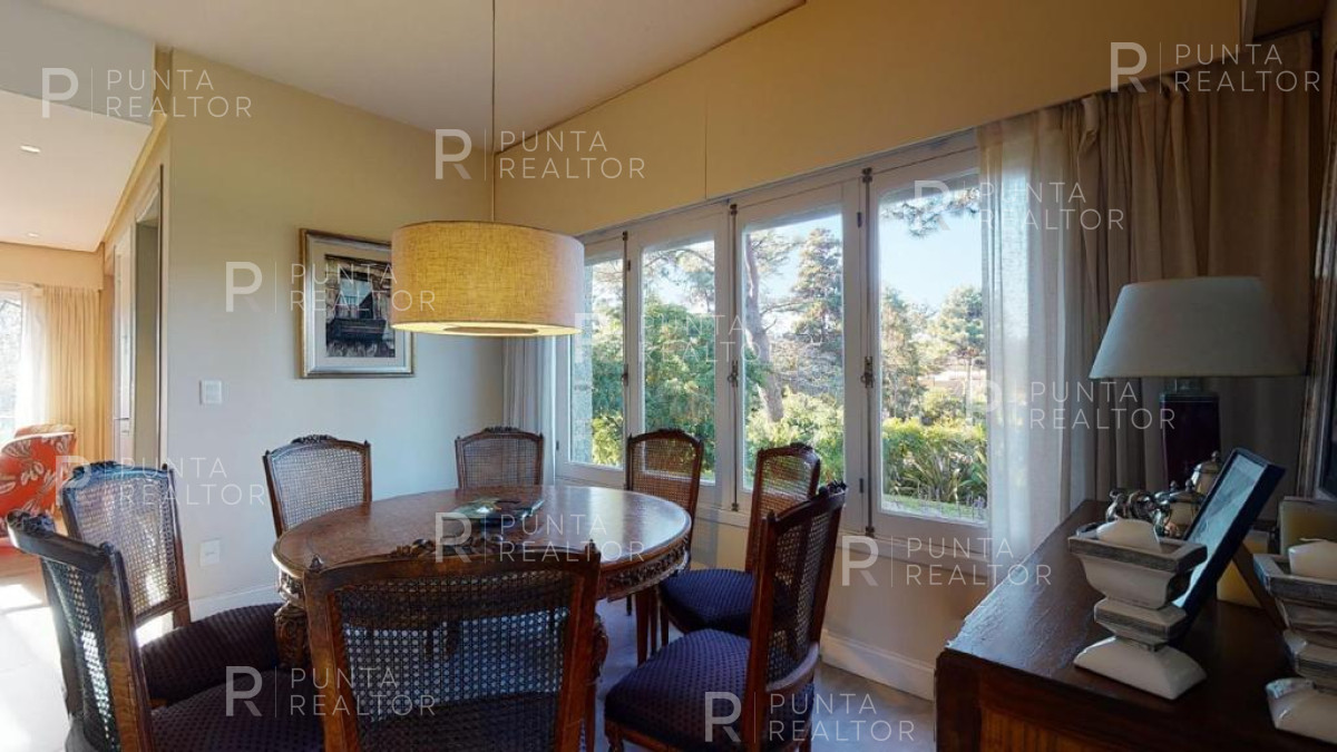 Casa ID.1368 - Excelente casa en alquiler Playa Mansa con pileta, Punta del Este, Uruguay