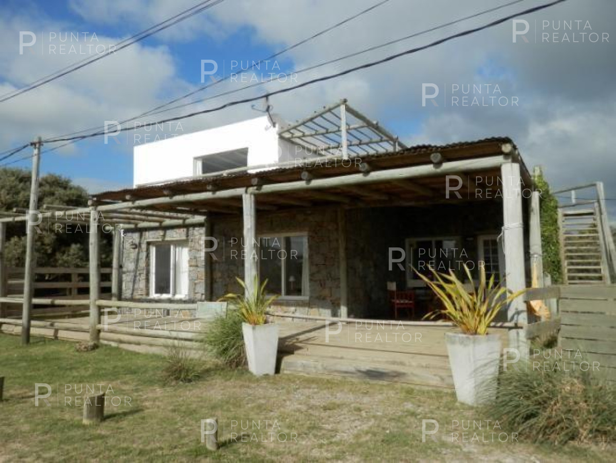 Casa ID.204 - Casa de 3 dormitorios en alquiler en La Juanita, José Ignacio, Uruguay