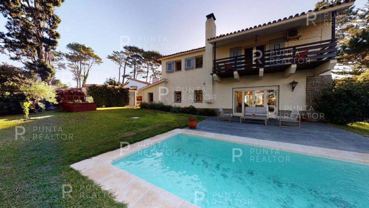 Casa ID.1368 - Excelente casa en alquiler Playa Mansa con pileta, Punta del Este, Uruguay