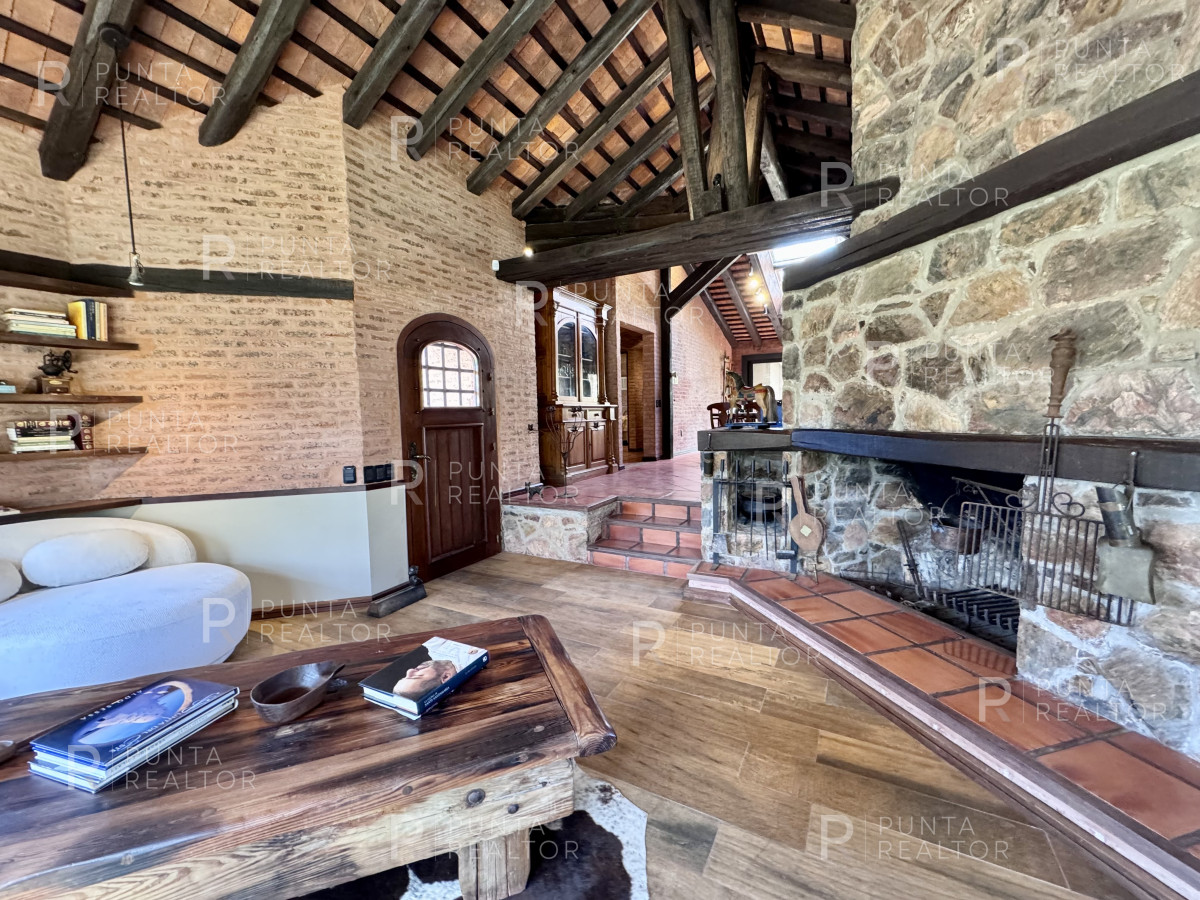Casa ID.2361 - Casa Alquiler 4 dormitorios, Pileta, Montoya, La Barra, Uruguay