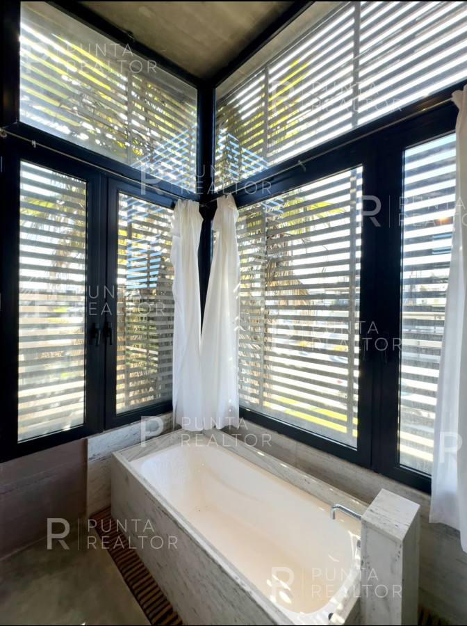 Casa ID.1758 - Casa venta 3 dormitorios y servicio, pileta, La Barra, Uruguay