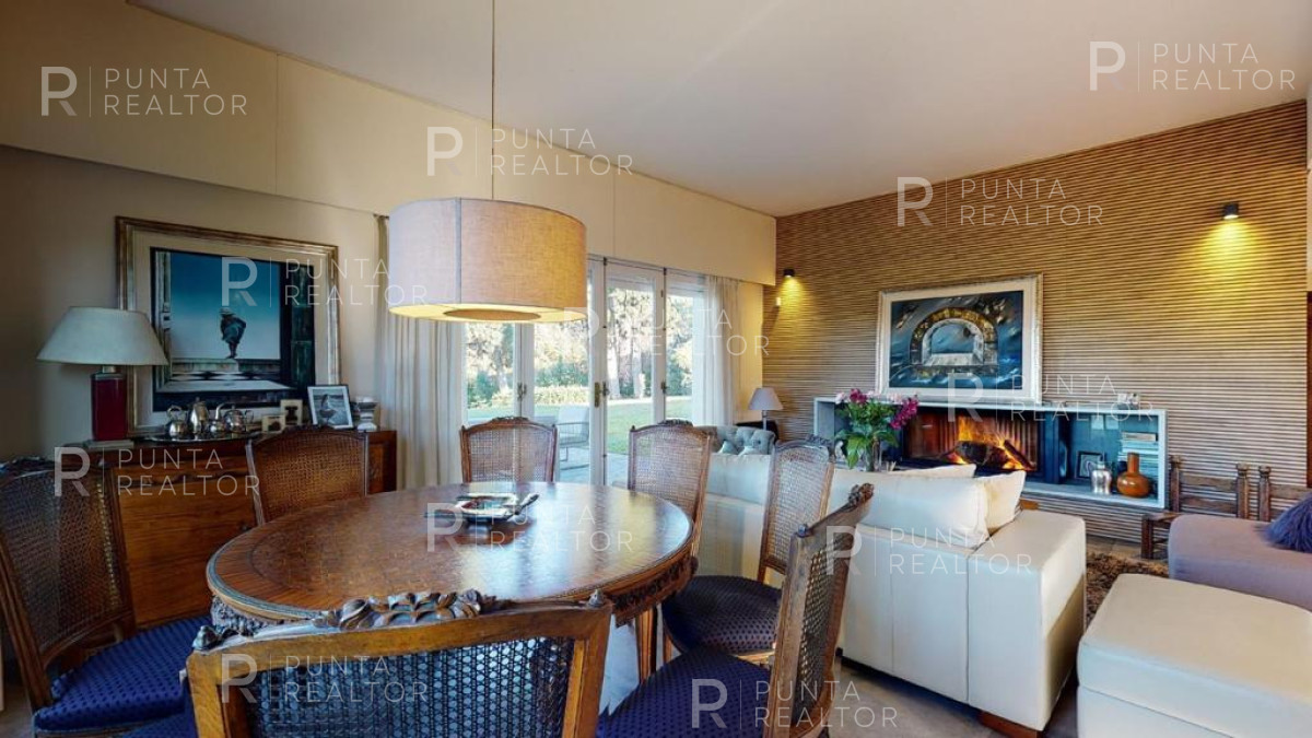 Casa ID.1368 - Excelente casa en alquiler Playa Mansa con pileta, Punta del Este, Uruguay