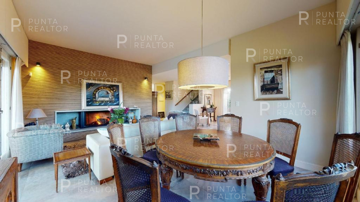 Casa ID.1368 - Excelente casa en alquiler Playa Mansa con pileta, Punta del Este, Uruguay