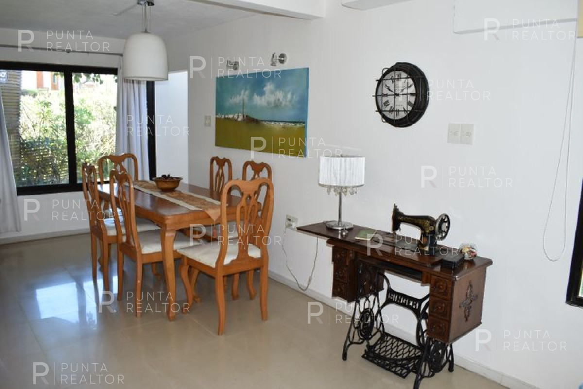 Casa ID.639 - Mansa, Paradas, a 1 cuadra del mar con piscina, 3 dormitorios, suite, 3 baños