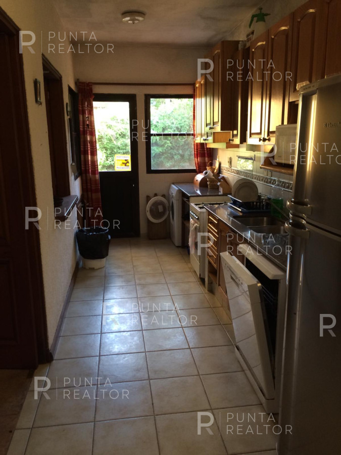 Casa ID.663 - Pinares, parque, piscina, juegos, 4 dormitorios y servicio con 2 master suites.
