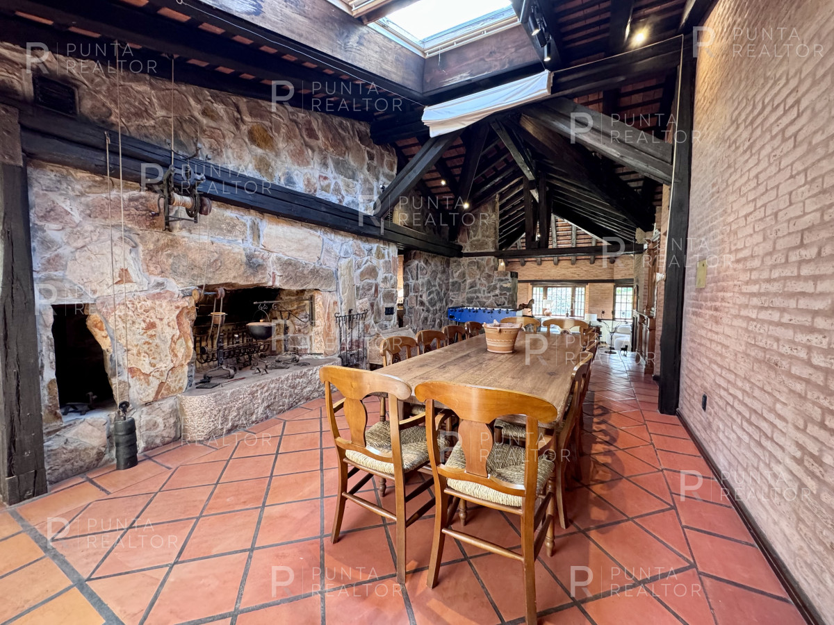 Casa ID.2361 - Casa Alquiler 4 dormitorios, Pileta, Montoya, La Barra, Uruguay