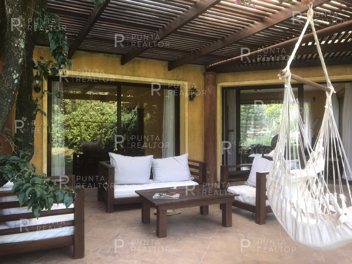 Casa ID.663 - Pinares, parque, piscina, juegos, 4 dormitorios y servicio con 2 master suites.