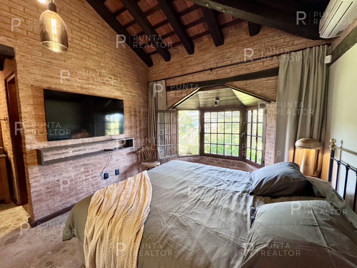 Casa ID.2361 - Casa Alquiler 4 dormitorios, Pileta, Montoya, La Barra, Uruguay