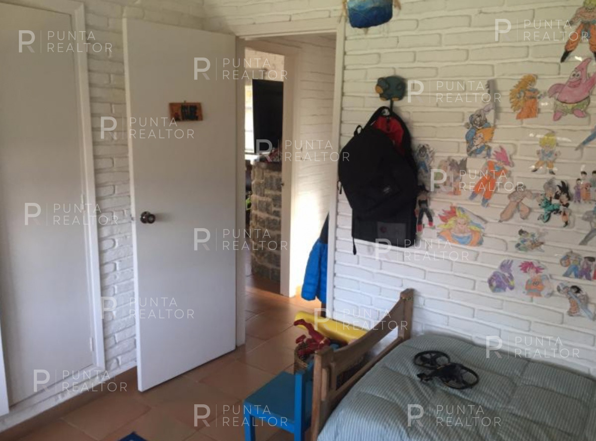 Casa ID.131 - Las Delicias, casa de dos dormitorios para 7 personas, 2 dormitorios y servicio, jardín, parrillero techado. cochera, a 3 cuadras de la playa