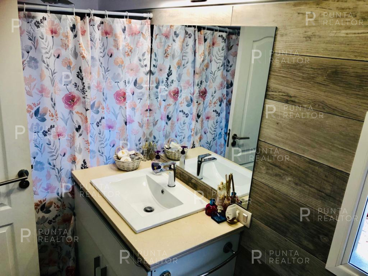 Casa ID.1229 - En barrio privado con piscina climatizada, 3 dormitorios, 2 baños para 6,  minimalista.