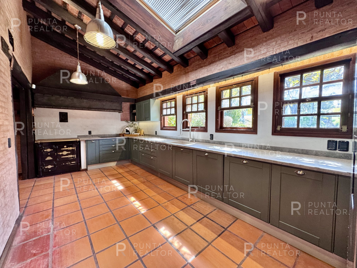 Casa ID.2361 - Casa Alquiler 4 dormitorios, Pileta, Montoya, La Barra, Uruguay