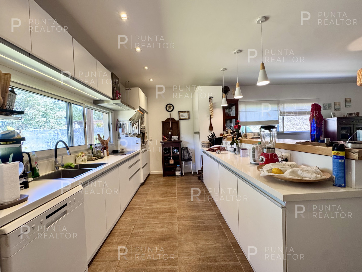 Casa ID.2518 - Alquiler Casa, 2 Dormitorios, La Barra, Punta Del Este, Uruguay  