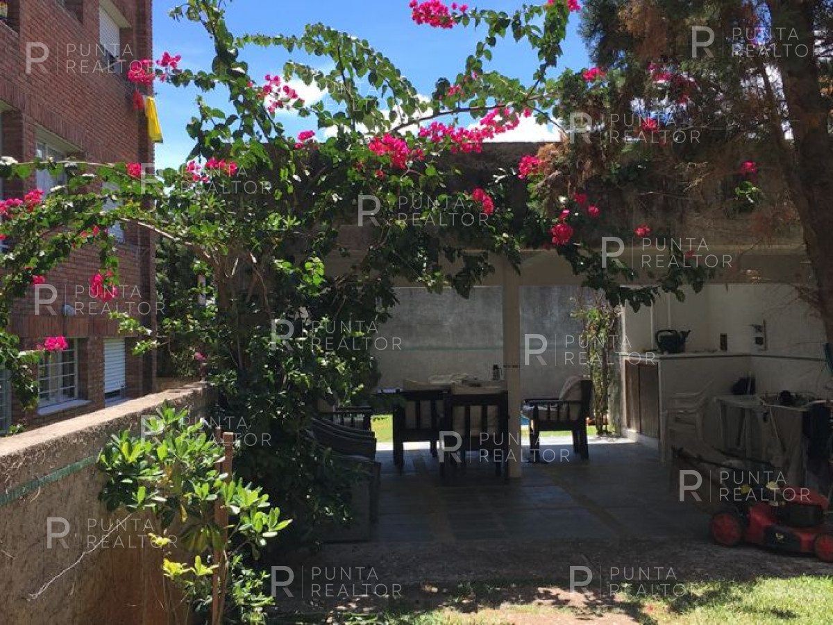 Casa ID.639 - Mansa, Paradas, a 1 cuadra del mar con piscina, 3 dormitorios, suite, 3 baños