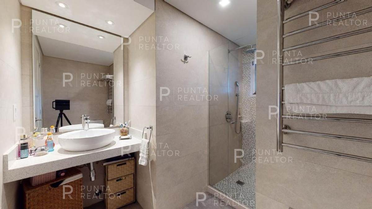 Casa ID.1368 - Excelente casa en alquiler Playa Mansa con pileta, Punta del Este, Uruguay