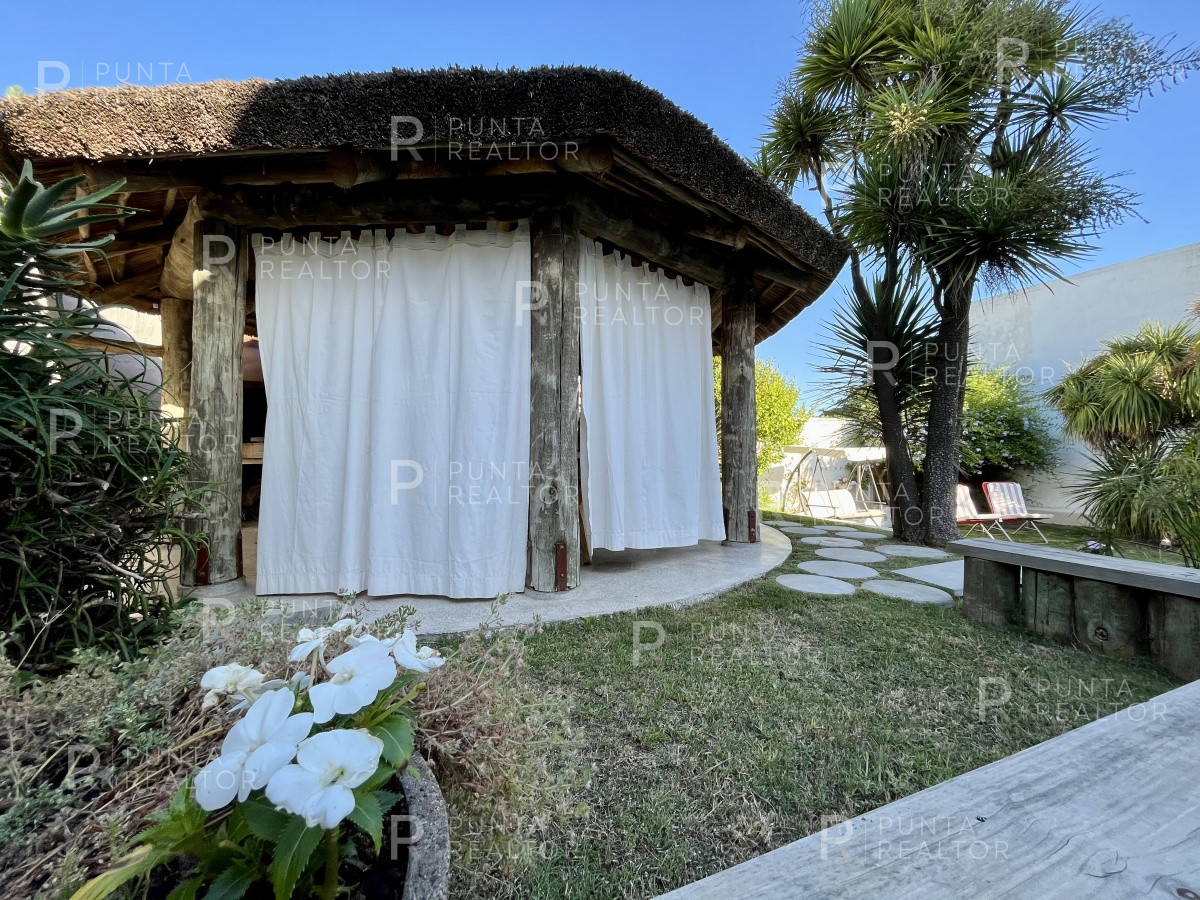 Casa ID.259 - Casa alquiler,  4 dormitorios Pileta, La Barra, Uruguay