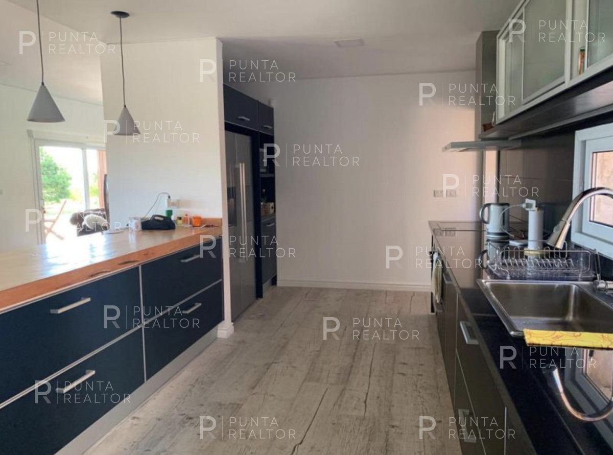 Casa ID.2532 - Alquiler Casa, 5 Dormitorios, Pueblo Mío, Manantiales, Uruguay