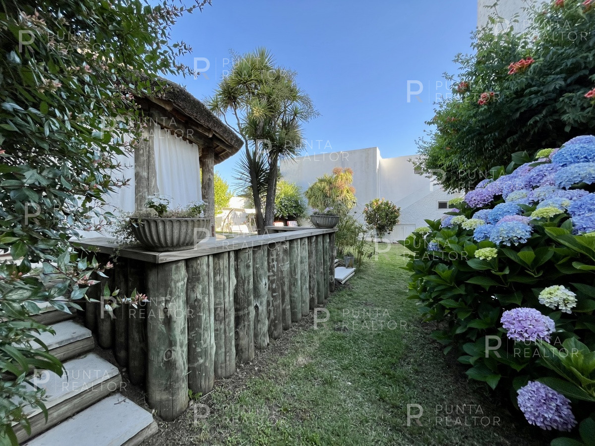 Casa ID.259 - Casa alquiler,  4 dormitorios Pileta, La Barra, Uruguay