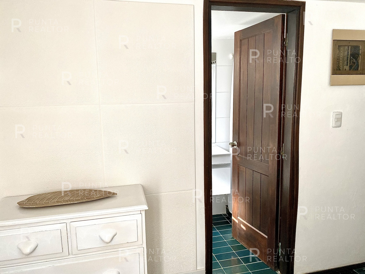 Casa ID.299 - Montoya, frente al mar, 4 suites, dependencia, living, cocina, lavadero, deck, parrillero, alarma, piscina.