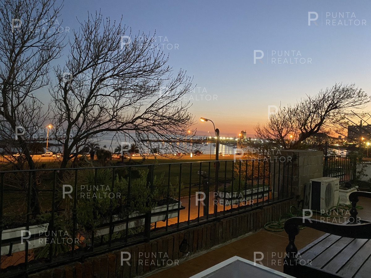 Casa ID.828 - Casa en alquiler 3 dormitorios, 2 suites, servicio, barbacoa, jardines, Montevideo Uruguay