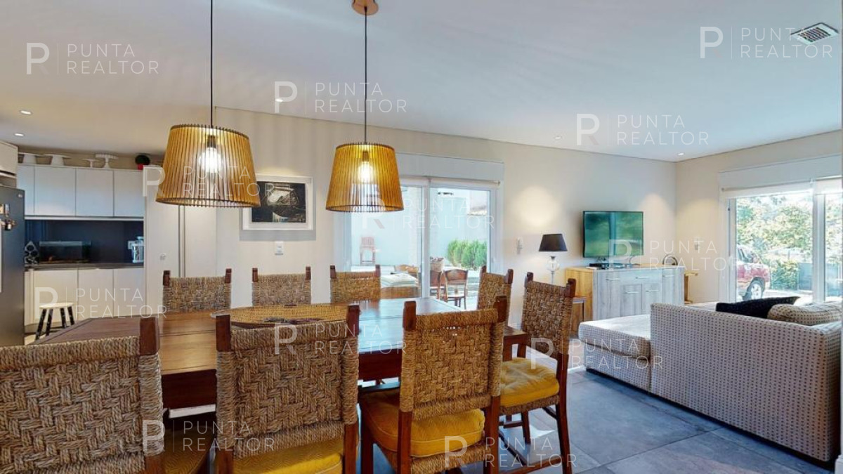 Casa ID.1368 - Excelente casa en alquiler Playa Mansa con pileta, Punta del Este, Uruguay