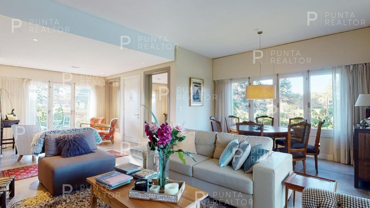 Casa ID.1368 - Excelente casa en alquiler Playa Mansa con pileta, Punta del Este, Uruguay