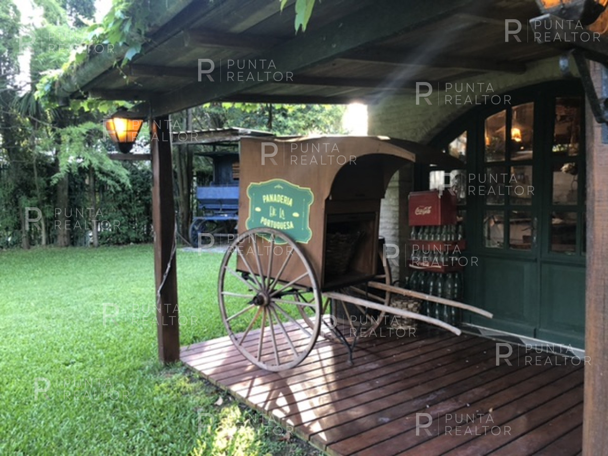 Casa ID.364 - Casa en alquiler anual en Playa Mansa excelente ubicación, super amplia