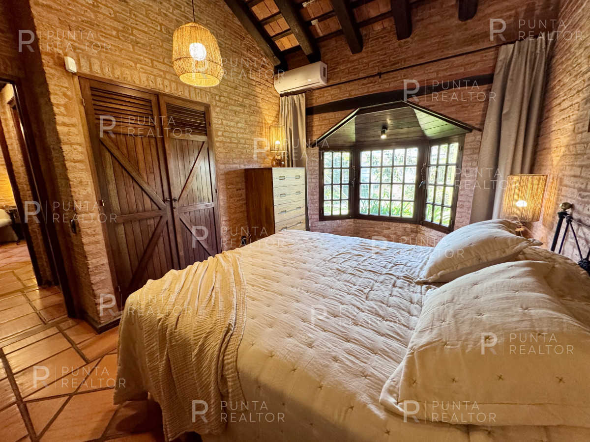 Casa ID.2361 - Casa Alquiler 4 dormitorios, Pileta, Montoya, La Barra, Uruguay