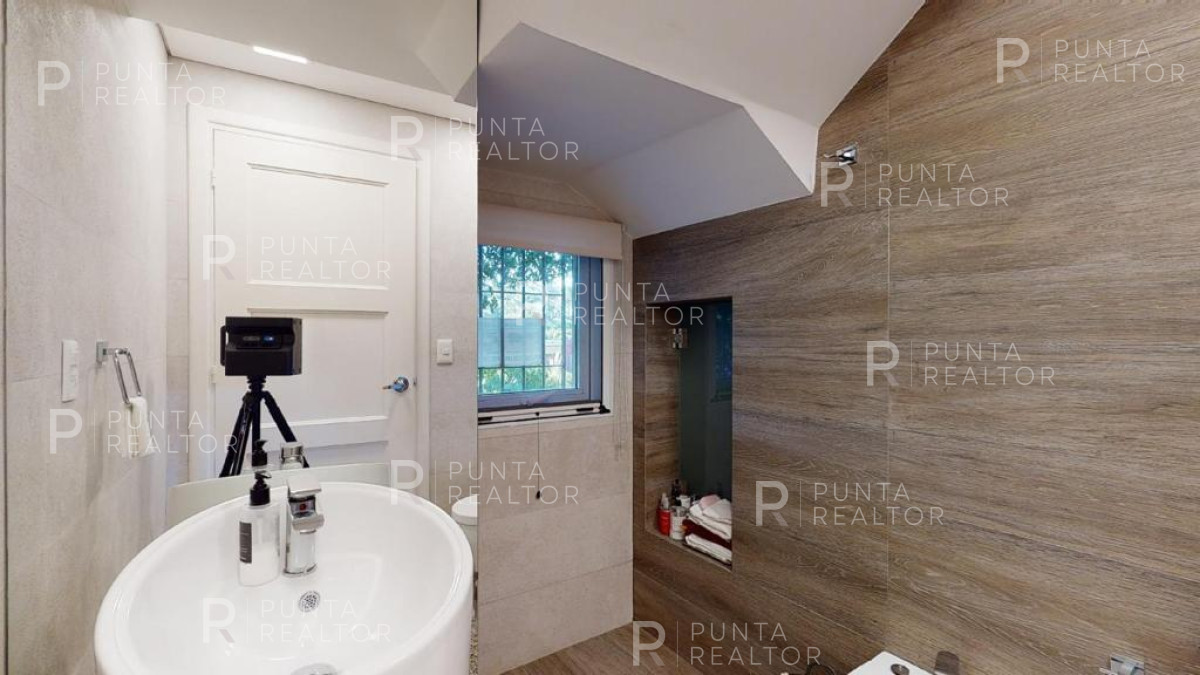 Casa ID.1368 - Excelente casa en alquiler Playa Mansa con pileta, Punta del Este, Uruguay