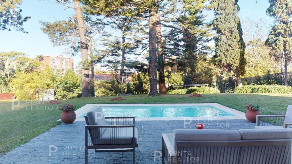 Casa ID.1368 - Excelente casa en alquiler Playa Mansa con pileta, Punta del Este, Uruguay