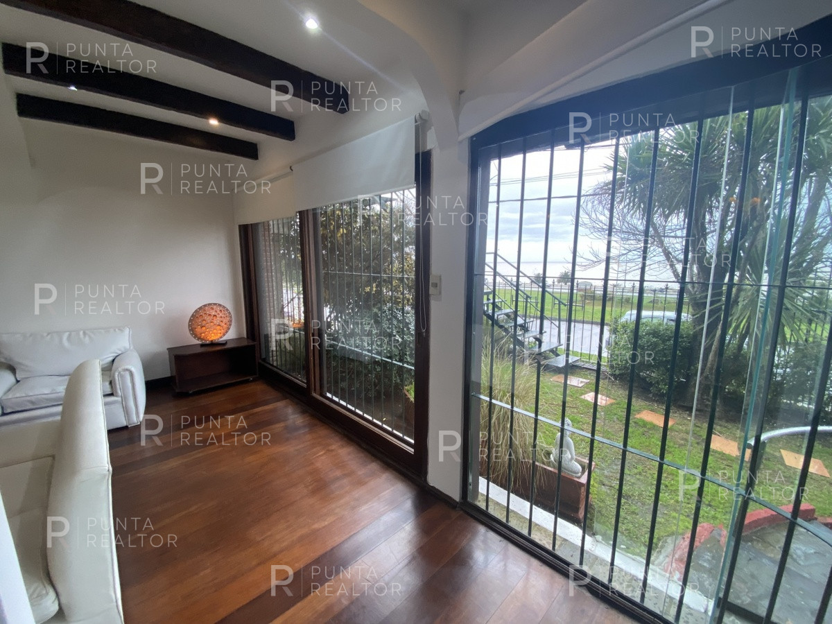 Casa ID.828 - Casa en alquiler 3 dormitorios, 2 suites, servicio, barbacoa, jardines, Montevideo Uruguay