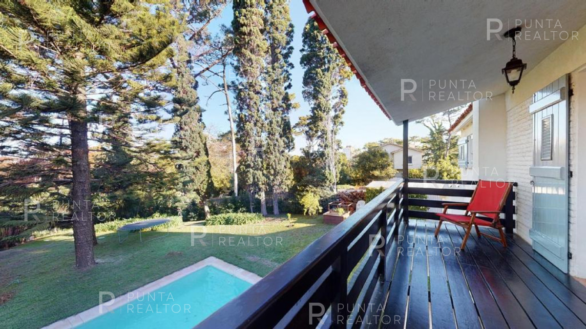 Casa ID.1368 - Excelente casa en alquiler Playa Mansa con pileta, Punta del Este, Uruguay