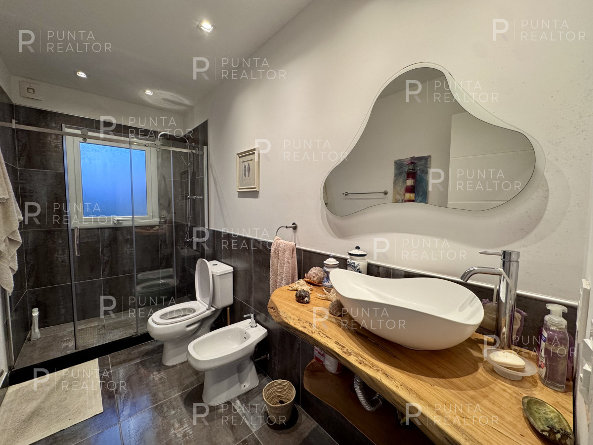 Casa ID.2518 - Alquiler Casa, 2 Dormitorios, La Barra, Punta Del Este, Uruguay  