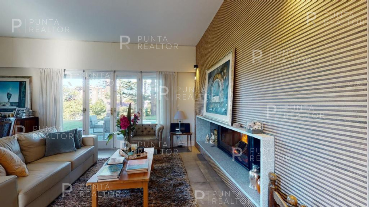 Casa ID.1368 - Excelente casa en alquiler Playa Mansa con pileta, Punta del Este, Uruguay