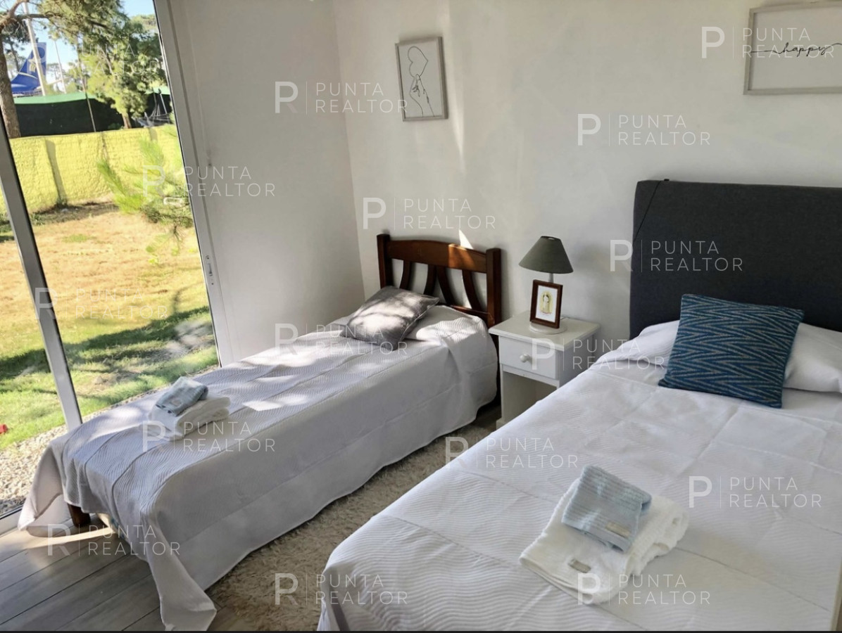 Casa ID.1229 - En barrio privado con piscina climatizada, 3 dormitorios, 2 baños para 6,  minimalista.